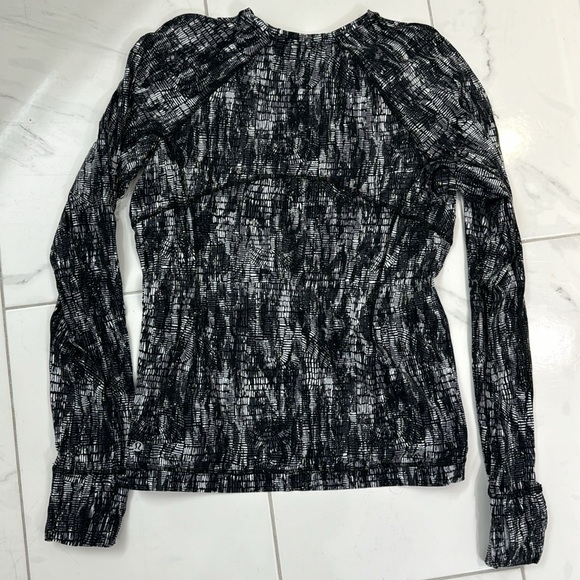 NWOT Lululemon size 10 long sleeve - Picture 2 of 4